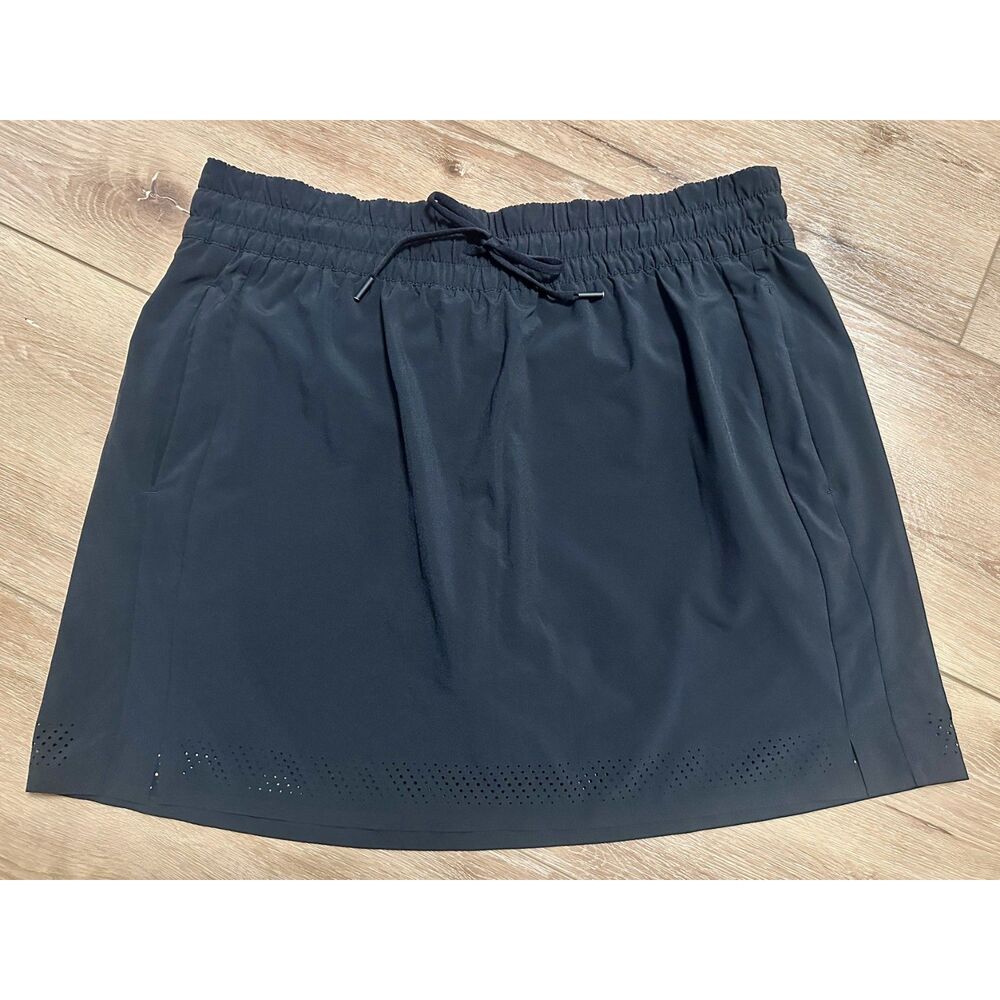 Women's Athleta Baja Athletic Skort Perforated Hem Black Size 16T Tall EUC!